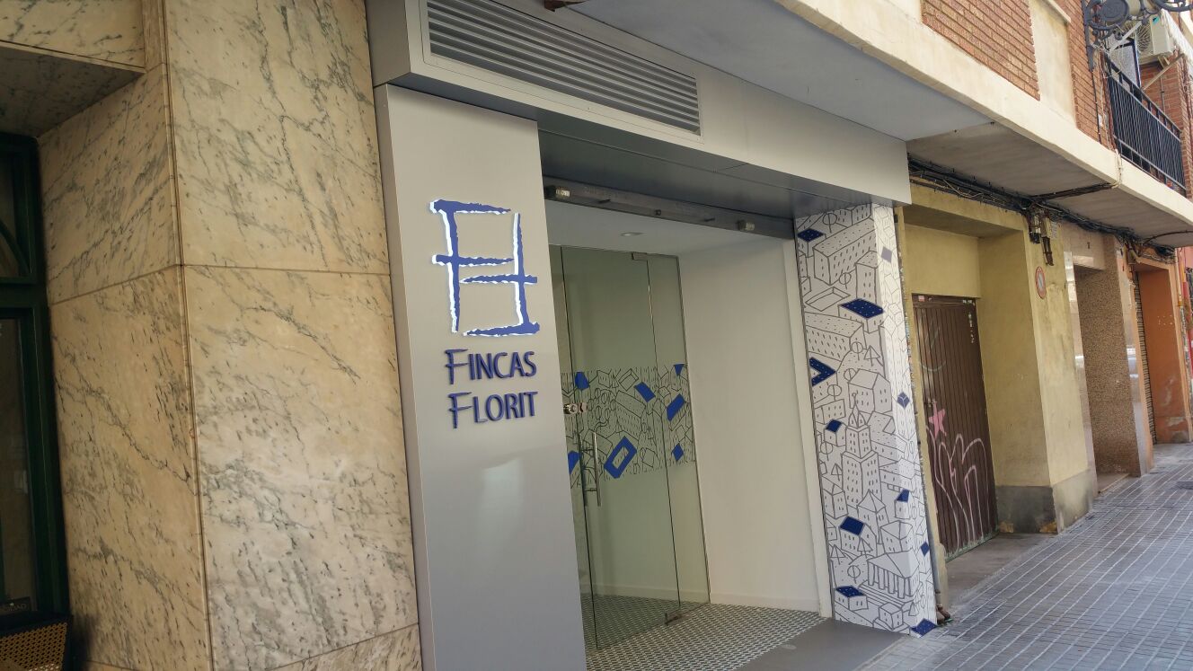 Fincas Florit-cerramiento fachada-rotulos valencia-2